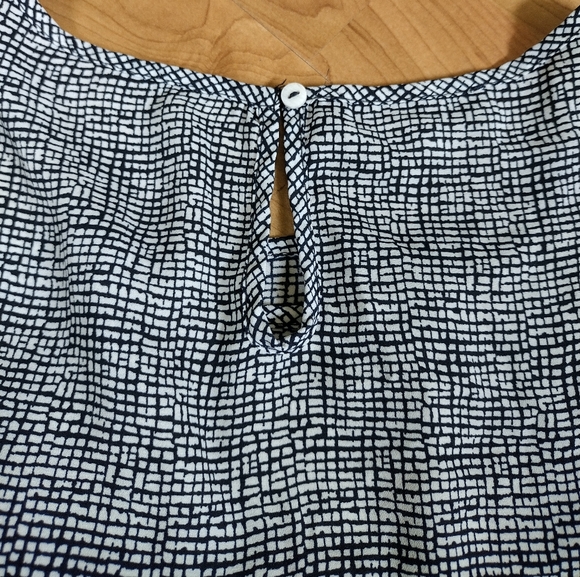 Black and White Blouse - Picture 3 of 3